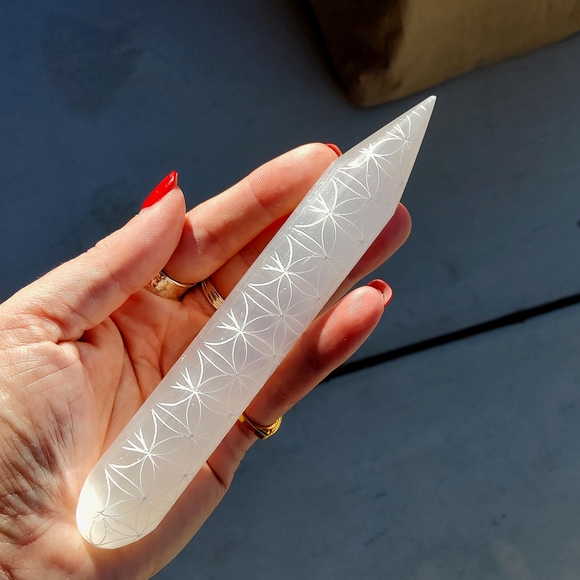 Luminous Thick Selenite Wand Etched with Flower of Life - Picture 13 of 13